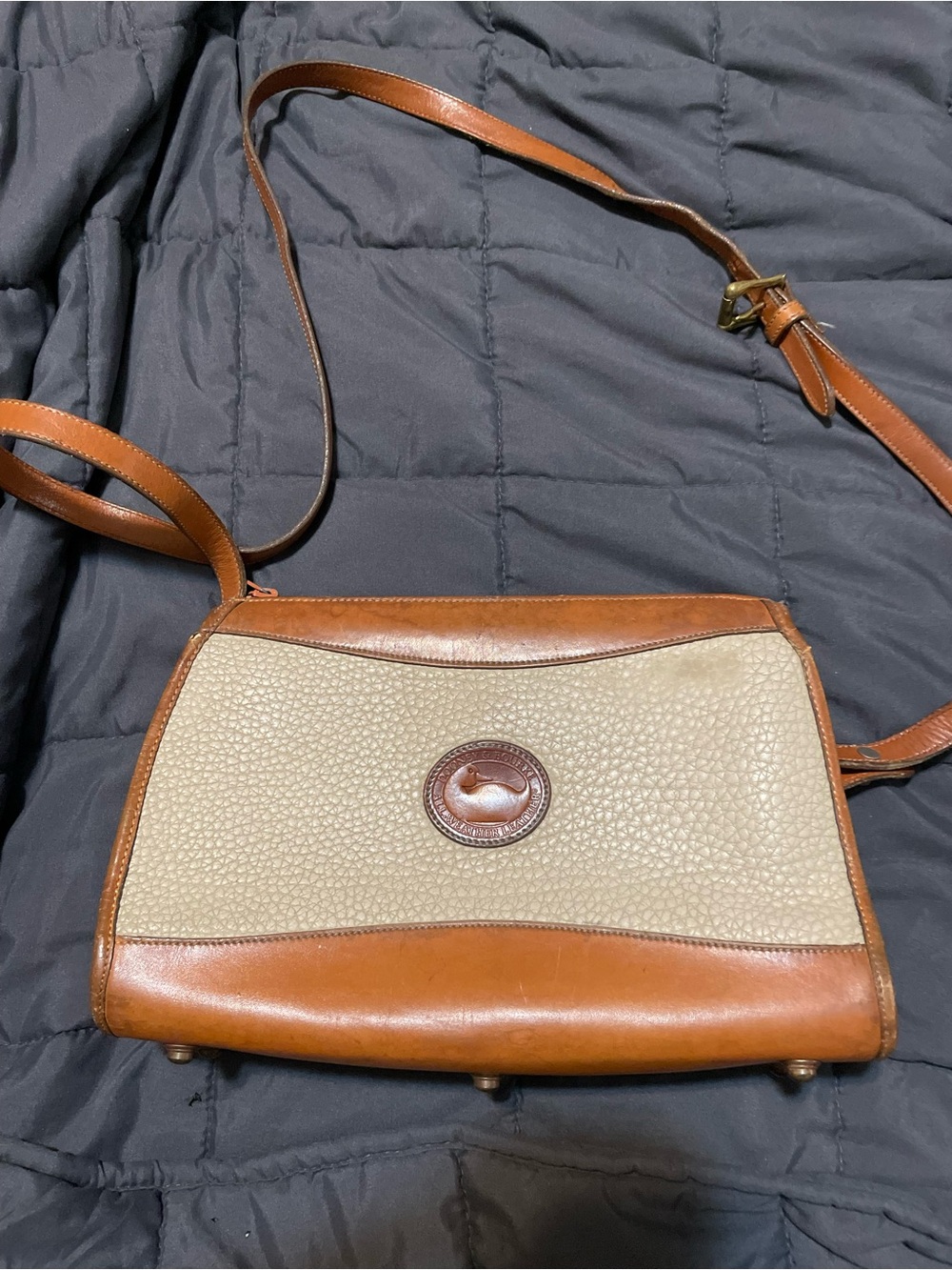 Vintage Dooney & Bourke Cream Pebble Leather Crossbody 1980-90s